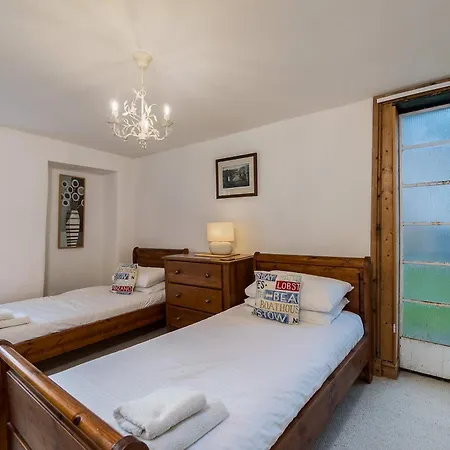 Holiday home Historic Osborne House Very Close To The Looe