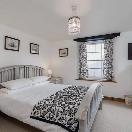Holiday home Historic Osborne House Very Close To The