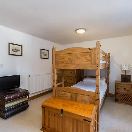 Holiday home Historic Osborne House Very Close To The
